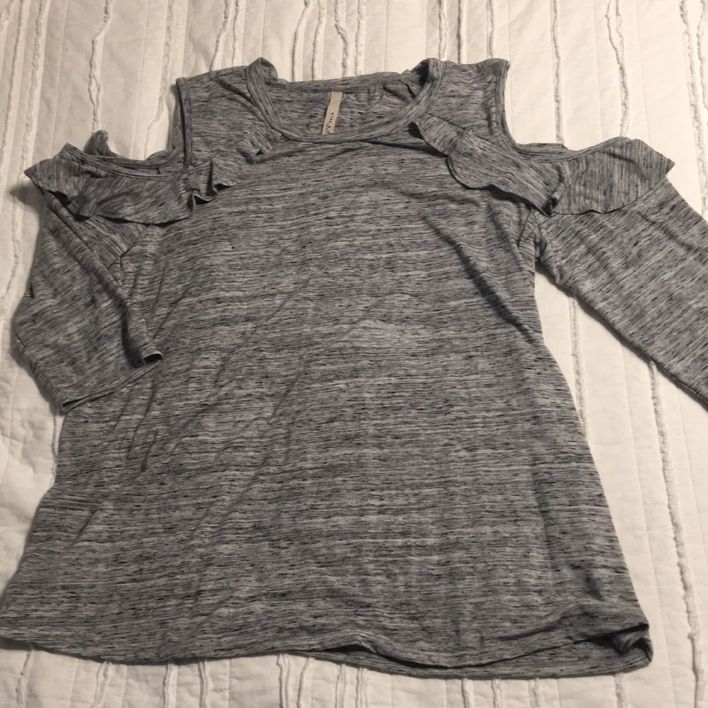 Gilli cold shoulder 3/4 sleeve top.